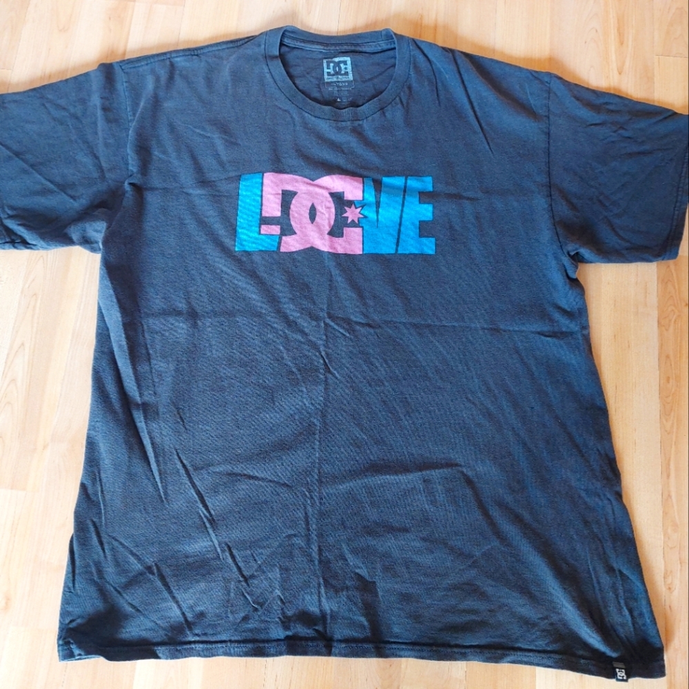 DC T Shirt Size Large gray love rare